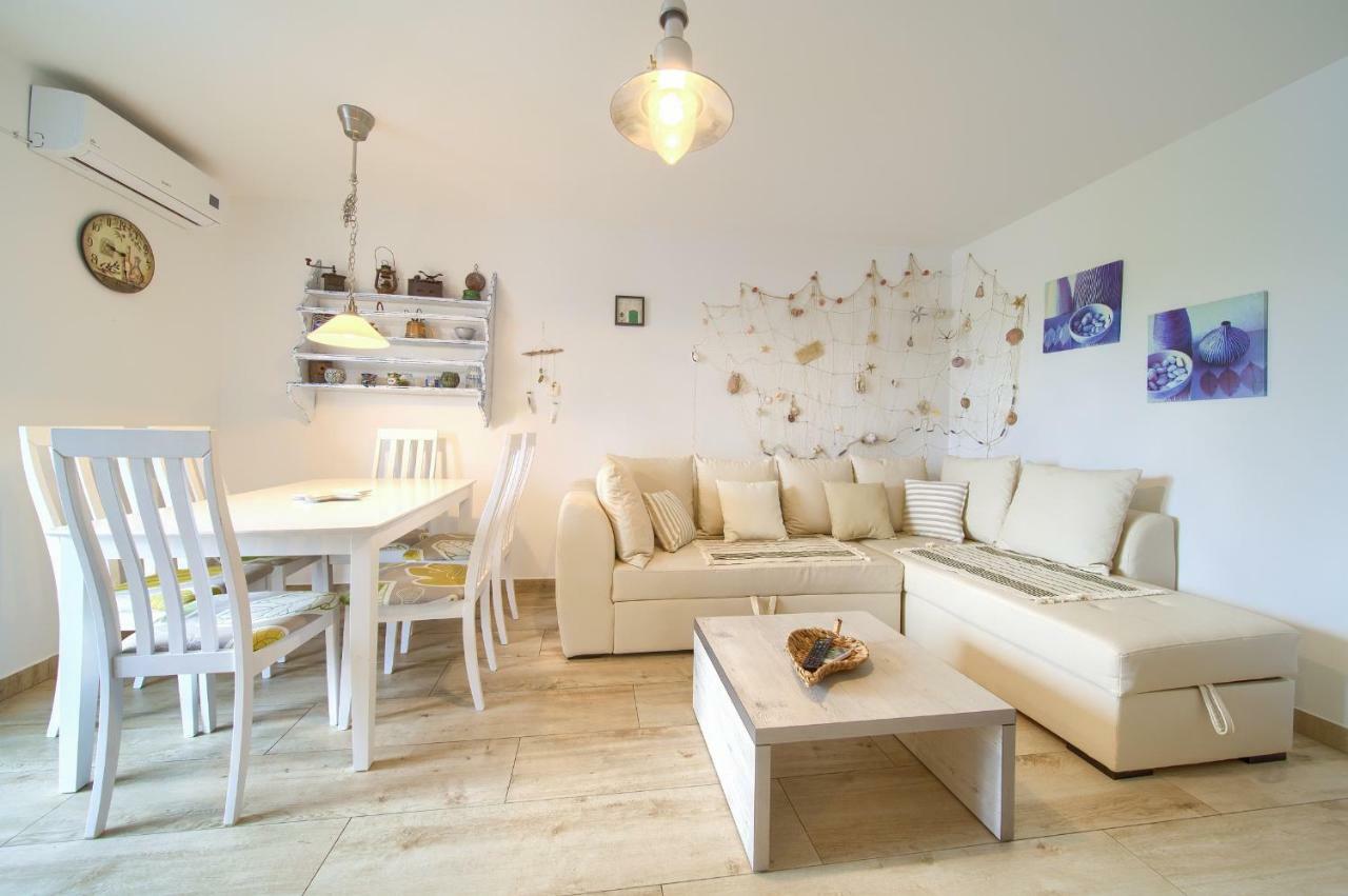Apartman Lavandin Cizici Exterior photo